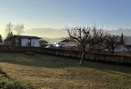 Baugrundstück, völlige Ruhelage, mitten im Grünen, Berg- u. Panorama-Blick, Feldkirch-Tisis, direkt ans Naherholungsgebiet grenzend, gigantische Sonnenuntergangs-Stimmung, in 6 Minuten per PKW ins Stadtzentrum Feldkirch, Bus-Station in 50 m.