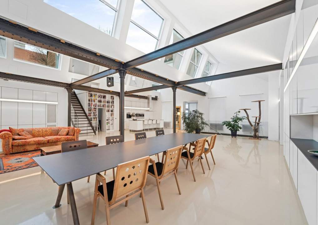 Urban Living Deluxe - 5-Zimmer Atelierwohnung im New York Loft-Stil mit Weinkeller, Terrasse &amp; Garage