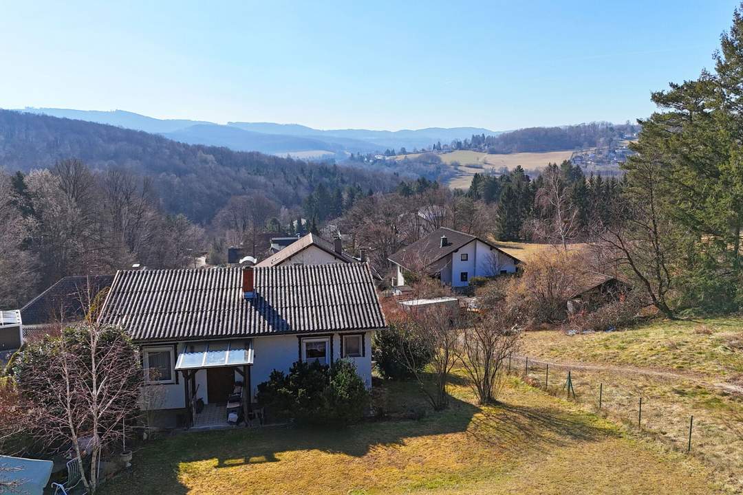 Herrliche Sonnenlage mit wunderschönem Fernblick auf großzügigem Grundstück - TEILBAR!