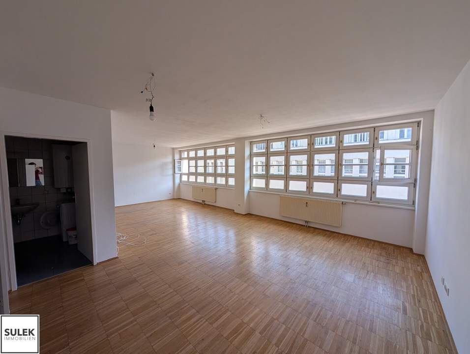 Palais Siebenbrunn: Loftartiges Bauhaus-Juwel 48,6 m² · 3. Liftstock