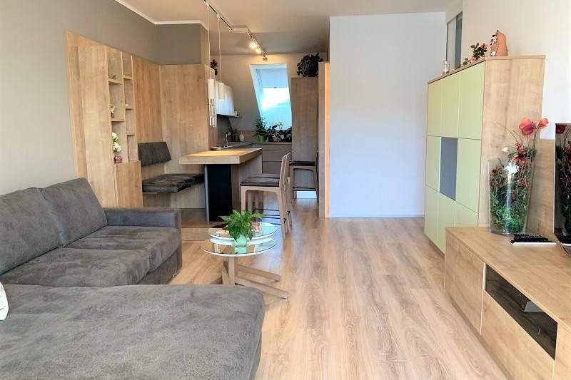 Linz/Urfahr: Chices DACHGESCHOSS - APARTMENT in St.Magdalena inkl. PKW-Stellplatz, Wohnung-miete, 930,81,€, 4020 Linz(Stadt)
