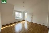 Helle Dachgeschoss-Wohnung mit Hof-Terrasse in ruhiger Seitengasse der Wattgasse und Hernalser Hauptstraße