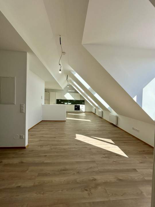 Moderne Dachgeschoßwohnung in Klosterneuburg: 75m² Erstbezug mit Terrasse!
