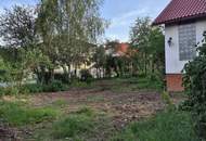 Sonniges Baugrundstück mit Bestandshaus in Grün- und Ruhelage