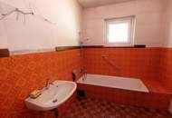 Zweifamilienhaus mit Holzwerkstatt, Garage und Carport – Wohnen in Top Lage