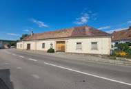 Historische ehemalige Schmiede mit 2 Wohneinheiten, Innenhof, Garage & vielseitigen Nebenflächen in Retz