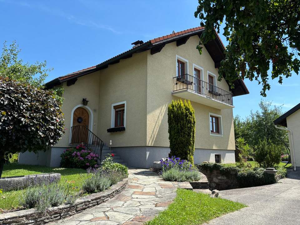 Gepflegtes Einfamilienhaus mit schönem Garten in sonniger und zentrumsnaher Lage