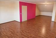 Podersdorf- Zweifamilienhaus mit Lagerhalle und Garten- viel Platz für alle!