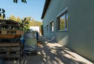 Gepflegte Gewerbehalle mit Büros und Abstellflächen