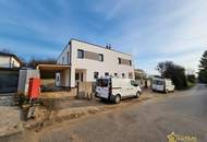 RESERVIERT! 208 m² NFL! 5-ZIMMER, KELLER, BALKON, TERRASSE, CARPORT UND GROSSER GARTEN. ZIEGELQUALITÄT MIT UNVERBAUBAREM GRÜNBLICK.