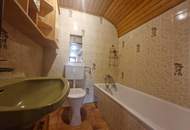 LIEBEVOLLES WOHNJUWEL MIT PARKÄHNLICHEM GARTEN IN TRAUMHAFTER WALDRANDLAGE MIT HERRLICHEM AUSBLICK UNWEIT VOM STAUSEE KRONSEGG