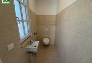 Elegant Wohnen im Grünen! Großzügige Doppelhaushälfte mit Terrassen, Garten und 2 Parkplätzen.