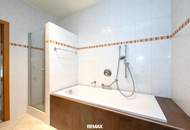 Unterkellerter Bungalow mit traumhaftem Garten u. Doppelgarage in zentraler Lage!