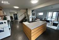 Teilsaniertes Einfamilienhaus mit großzügigem Nebengebäude