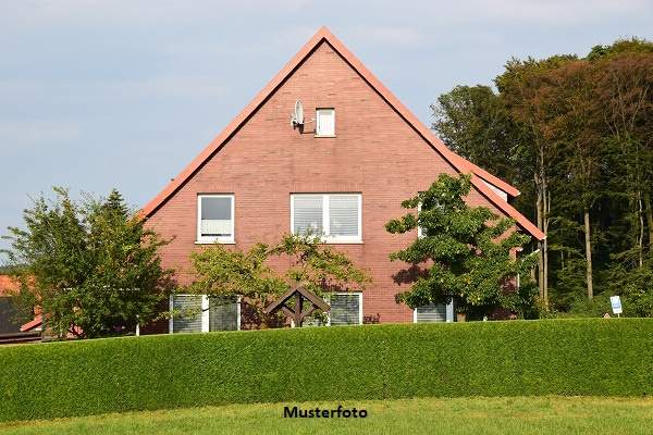 +++ Architektonisch ansprechend gestaltetes Einfamilienhaus in Hanglage +++
