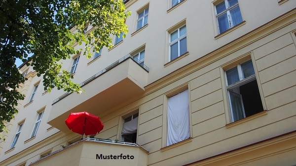 Großzügige 3-Zimmer-Altbauwohnung mit Wohnküche und Keller
