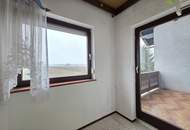 Geräumiges Stockhaus mit angebautem Laubengang und Garagentrakt