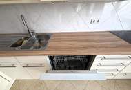 Klimatisierte Dachgeschosswohnung mit 4 Schlafzimmer und Garage // Air-conditioned attic apartment with 4 bedrooms and garage //