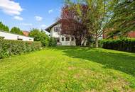 "Charmantes Einfamilienhaus mit Pool, großem Garten und modernem Wohnkomfort"