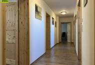 Skandinavisches Blockhaus mit Galerie, Kamin und großem Grundstück mit Fernblick