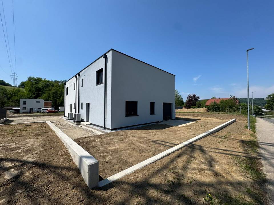 Neubau-Doppelhaus-Hälfte mit 4 Schlafzimmern!