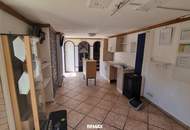 Geräumiges Einfamilienhaus mit Innenhof und Pool in Reichersdorf