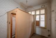 ++KLNB121++ Renovation Opportunity: Well-Located 1-Room Apartment with Airbnb Potential