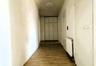 3 Zimmer Wohnung mit Balkon &amp; Parkplatz