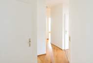 3 Zimmer Dachgeschoßwohnung mit großer Wohnküche in saniertem Altbau