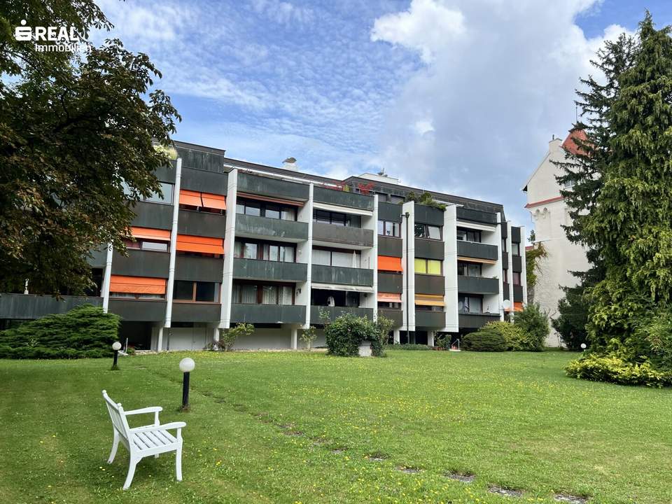 Hohe Warte 4-Zimmer-Wohnung mit großem Parkareal und Pool im Bieterverfahren / Hohe Warte 4-Room Apartment with Large Park Area and Pool in the bidding process