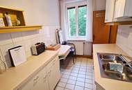 TOPGELEGENHEIT! EIGENHEIM MIT POTENTIAL, 113 m2 Neubau mit Loggia, 4 Zimmer, Küche, 2 Bäder, teilmöbliert, 3. Liftstock, Enkplatz