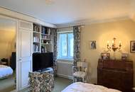 Eine Villa mit Wohnkultur, parkähnlichem Garten und Pool // A Villa of Distinction with Park-Like Garden and Pool //