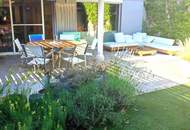 Exquisites Wohnen mit großzügiger Sonnen-Terrasse und Schwimmbiotop