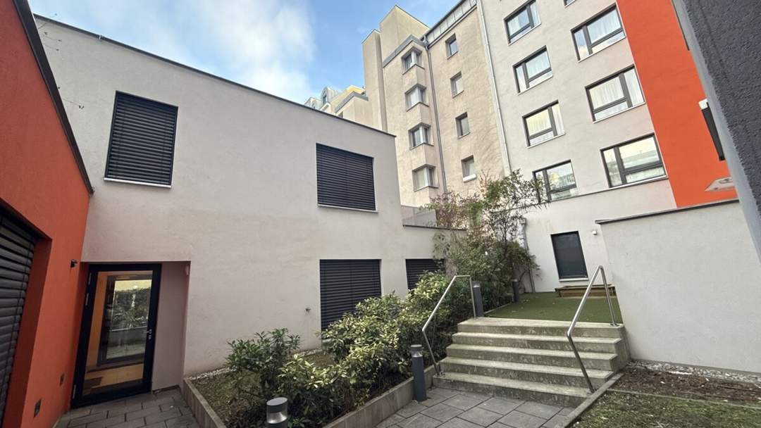 Einzigartiges Büro mit toller Terrasse!