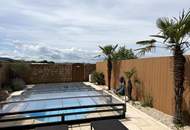 Exklusive Wohneinheit im Eckreihenhaus mit Luxusgarten & Pool // Exclusive unit in a corner townhouse with a luxurious garden and pool //