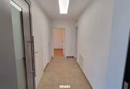 Neuwertige Doppelhaushälfte mit Carport und PV-Anlage in Reichersdorf