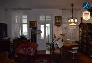 Zum Verkauf wird eine ca. 130 Jahre alte Jugendstilvilla mit 10 Zimmer in Edlitz geboten!