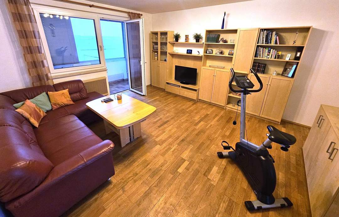 Charmante 4 Zimmer Wohnung mit Loggia und Garage