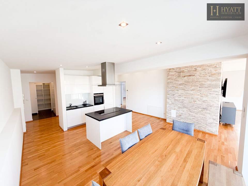 | FÜR SPORTLICHE only!| Elegante Dachgeschosswohnung mit Terrasse, Klimaanlage &amp; Smart-Home | inkl. Stellplatz
