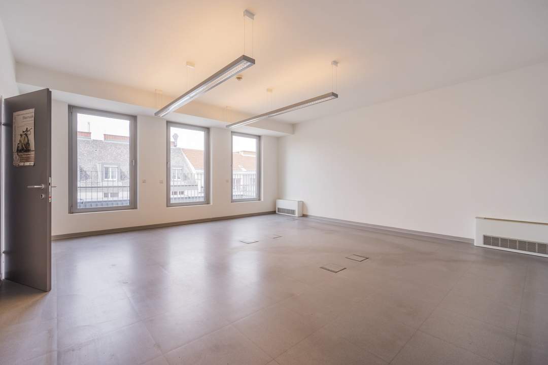 Barrierefreie Bürofläche in der Fußgängerzone direkt bei der U1 Reumannplatz zu mieten