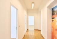 TOLLER BLICK über die MARIAHILFER STRASSE! Helles Büro mit sehr gutem Grundriss im 3. Liftstock