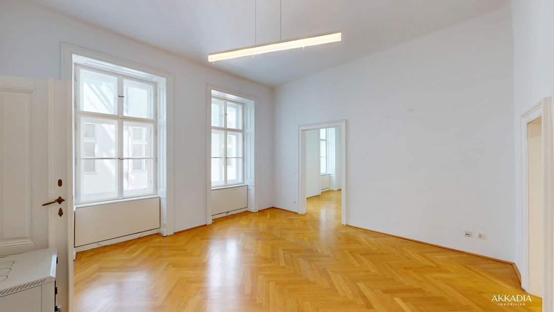Altbau am Karlsplatz – geeignet als Wohnung oder Praxis