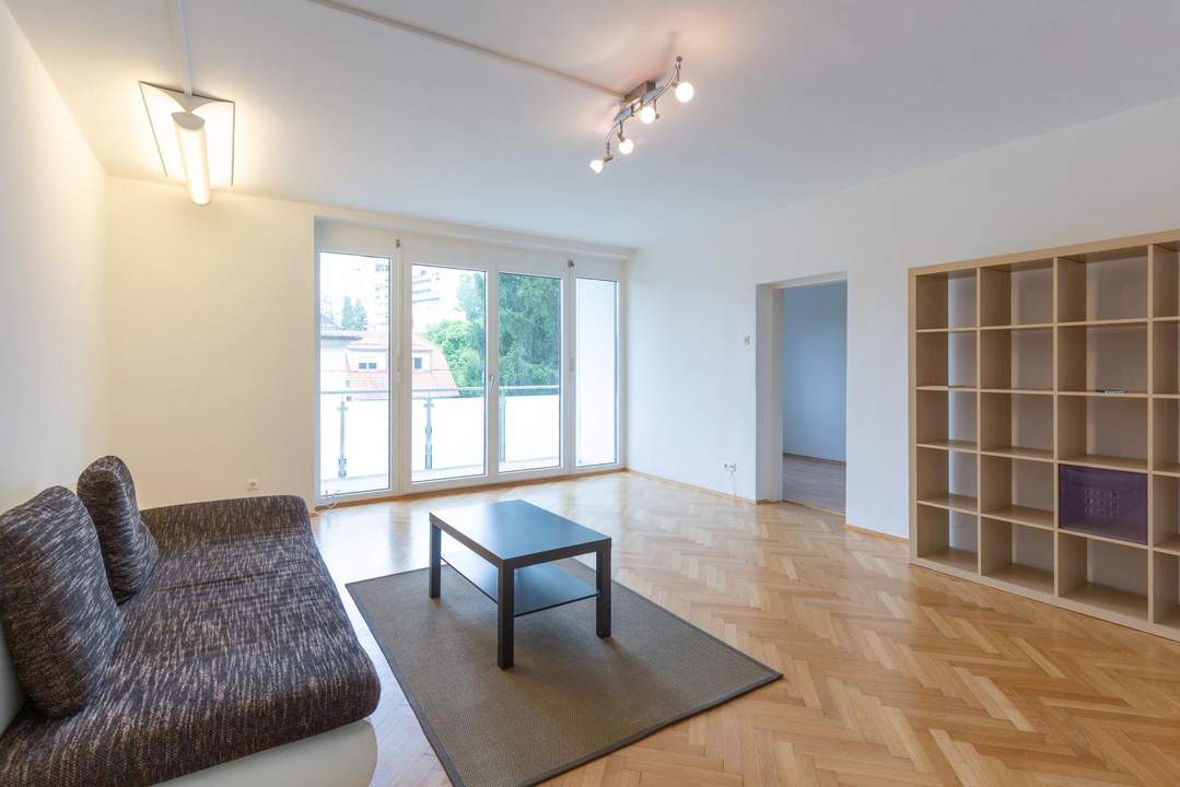 Helle 2-Zimmer-Wohnung mit Balkon und eigenem Abstellplatz