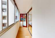 Innenhofseitige 2-Zimmer-Wohnung mit verglaster Loggia in U6-Nähe!