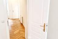 WOW! Traumhaft sanierter Erstbezug mit Balkon! 3 Zimmer + TOP-Lage + TOP Anbindung + Ruhige Seitengasse + Wunderschönes Altbauhaus! Jetzt zugreifen!