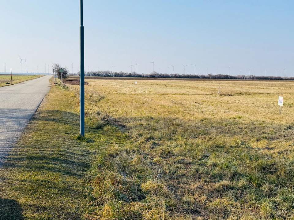 Ebenes Grundstück in attraktiver Ortsrandlage - auch teilbar