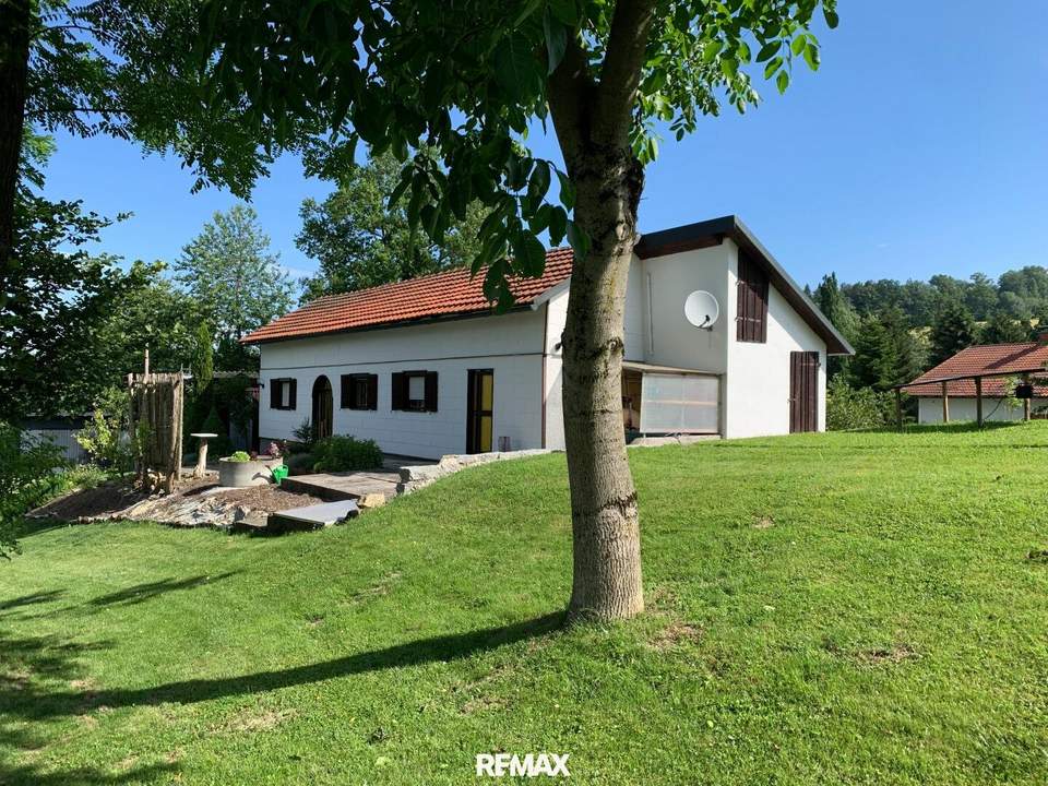 Entzückendes Häuschen mit großzügigem Garten in idyllischer und sonniger Dorfrandlage