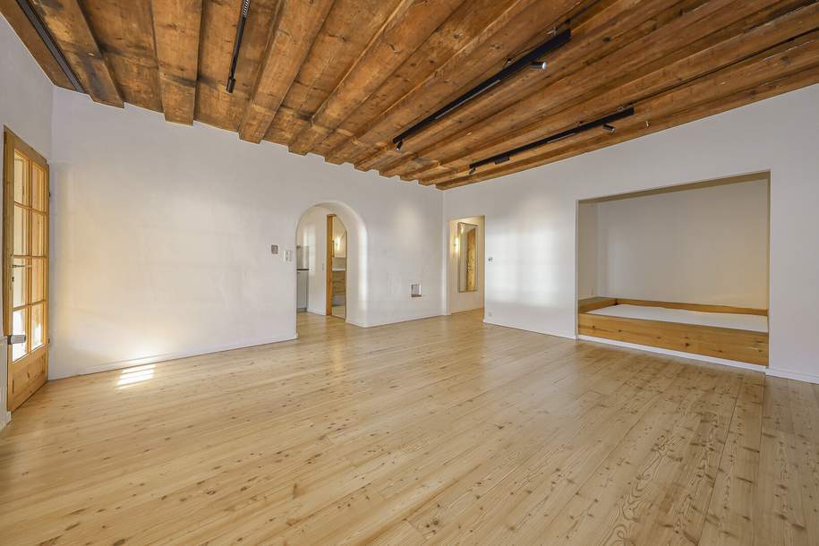 Freizeitwohnsitz in historischem Stadthaus mit Blick auf die Streif, Wohnung-miete, 2.200,00,€, 6370 Kitzbühel