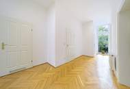 4-Zimmer-Altbauwohnung mit Balkon und Fischgrätparkett in ruhiger Innenhoflage