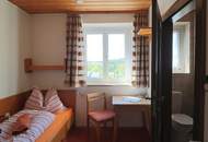 Großes Haus mit kleinem Garten als Zimmervermietung oder für Großfamilien